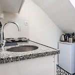 Cozy Studio Flat With Backyard In Sisli اسطنبول