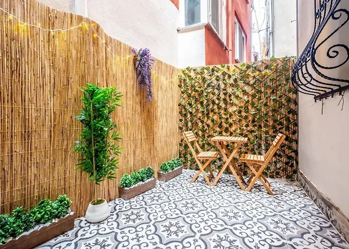 Cozy Studio Flat With Backyard In Sisli アパート