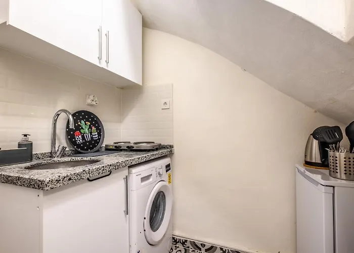 Cozy Studio Flat With Backyard In Sisli Apartment Istanbul