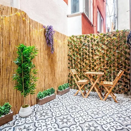 Cozy Studio Flat With Backyard In Sisli Apartmán